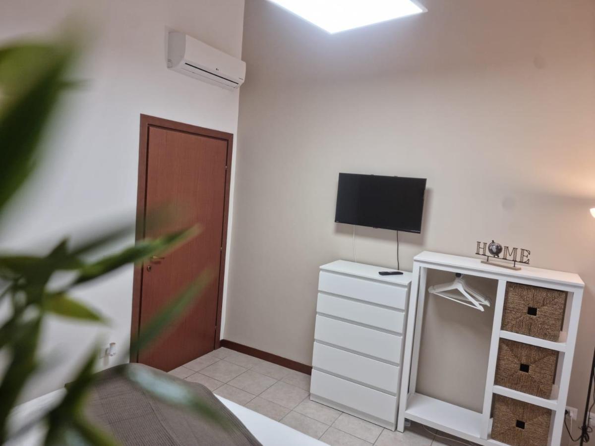 Ferienwohnung Laura Four Messina Exterior foto